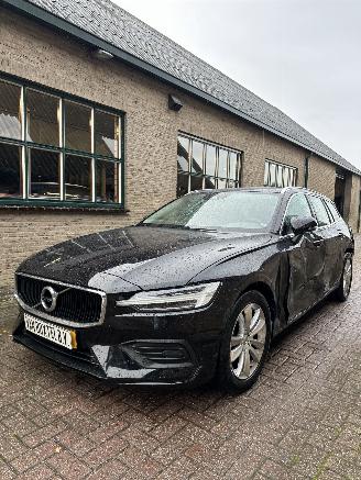 Schadeauto Volvo V-60 2.0 D3 Momentum pro 2020/7
