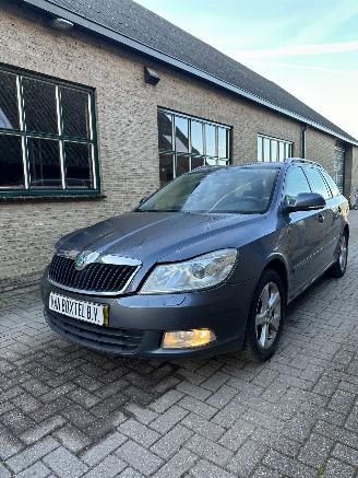 krockskadad bil auto Skoda Octavia Combi 1.2 TSI Elegance Business Line 2012/1