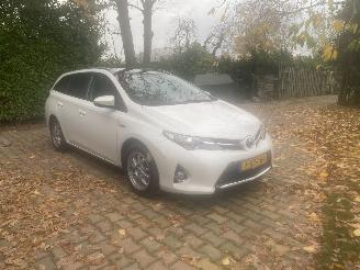 uszkodzony samochody osobowe Toyota Auris Touring Sports AUTOMAAT 1.8 Hybrid Lease 2014/10