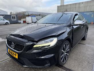Damaged car Volvo V-40 2.0 D2 Momentum R-design 2016/6