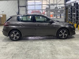 Peugeot 308 1.2 VTi Blue Lease picture 4