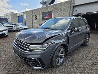 Unfallwagen Volkswagen Tiguan R-Line TDI DSG 4Motion Virtual Head-Up Led Camera Sfeerverl. Stuurverw. Stoelverw. Trekhaak 147KW/200PK 2021/6