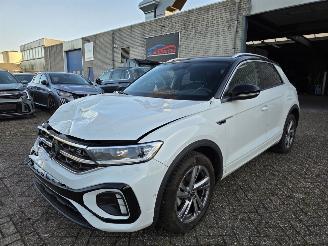 Schadeauto Volkswagen T-Roc 1.5 TSI DSG R-Line Virtual Navi IQ-Light Sport-Mode Massage Camera Sfeerverl. Stoelverw. Trekhaak Ecc Acc 110KW/150PK 2025/5