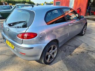 Alfa Romeo 147 147 (937), Hatchback, 2000 / 2010 1.6 Twin Spark 16V picture 2