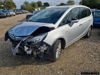 Coche siniestrado Opel Zafira Zafira Tourer (P12), MPV, 2011 / 2019 2.0 CDTI 16V 110 Ecotec 2013/6