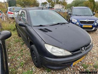 Vrakbiler auto Peugeot 206  2001/5