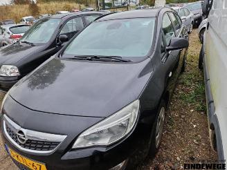 Vrakbiler auto Opel Astra Astra J Sports Tourer (PD8/PE8/PF8), Combi, 2010 / 2015 1.4 16V ecoFLEX 2011/2