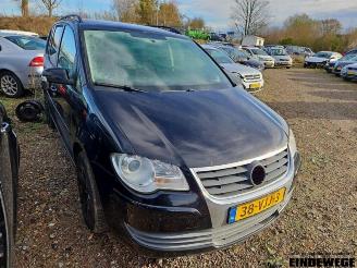 Salvage car Volkswagen Touran Touran (1T1/T2), MPV, 2003 / 2010 1.9 TDI 105 Euro 3 2007/8