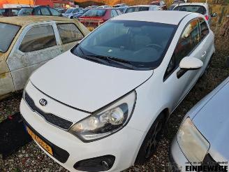 Coche siniestrado Kia Rio Rio III (UB), Hatchback, 2011 / 2017 1.2 CVVT 16V 2013/1