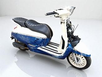 dañado ciclomotor Peugeot  50 DJANGO 2019/3