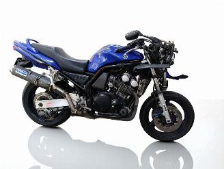 krockskadad bil motor Yamaha FZ 6 Fazer  2002/9