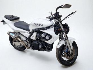 krockskadad bil motor Yamaha FZ 6 Fazer  1998/8