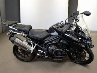 krockskadad bil motor Triumph Tiger  2013/5