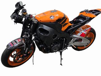 Honda CBR 1000 REPSOL picture 3