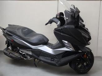 krockskadad bil bromfiets Sym  SKYCRUISER 2021/6