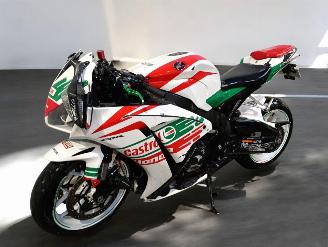 Honda CBR 900  picture 3