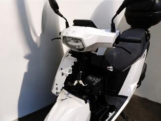 Peugeot  TWEET picture 12