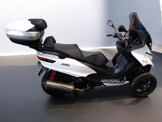 skadebil bromfiets Piaggio  MP3 2021/5