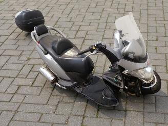 Schade scooter Kymco  GRAND DINK 2003/9