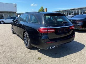 krockskadad bil auto Mercedes E-klasse 300 T AMG Lin *PANO - NAVI - KAM* 2022/2