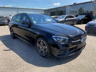 Damaged car Mercedes E-klasse 300 T AMG Lin *PANO - NAVI - KAM* 2022/2