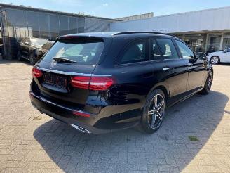 Mercedes E-klasse 300 T AMG Lin *PANO - NAVI - KAM* picture 9