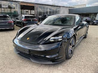 krockskadad bil auto Porsche Taycan * NAV - BOSE - KAM * 2022/1