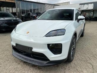 Schadeauto Porsche Macan 4 *PANO - BOSE - NAVI - KAM* 2025/6
