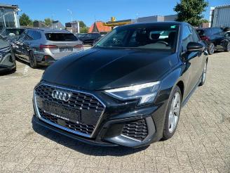 krockskadad bil auto Audi A3 Limousine 35 TFSI S tronic S line *NAVI-KAM* 2023/11