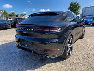 skadebil auto Porsche Cayenne Coupe E-Hybrid * HUD - KAM - PANO - NAV* 2023/10