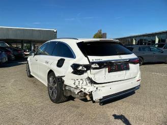 Vaurioauto  passenger cars Mercedes E-klasse 300 T Avantgard * KAM - AHK - NAV * 2025/2