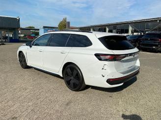 Volkswagen Passat Variant 2.0 TDI DSG R-Line * HUD - PANO * picture 2