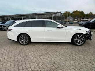 Mercedes E-klasse 300 T Avantgard * KAM - AHK - NAV * picture 3