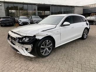 Mercedes E-klasse 300 T Avantgard * KAM - AHK - NAV * picture 6