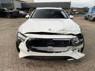 Mercedes E-klasse 300 T Avantgard * KAM - AHK - NAV * picture 4