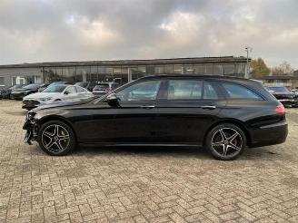 Mercedes E-klasse 300 T AMG Lin *PANO - NAVI - KAM* picture 10