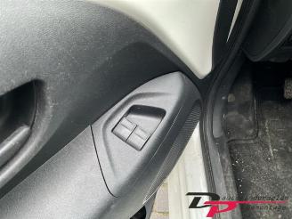 Peugeot 108 108, Hatchback, 2014 1.0 12V VVT-i picture 9