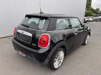 Schadeauto Mini One BLACKFRIARS AUTOMAAT 2018/6