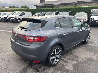 Coche accidentado Renault Mégane with cockpit and airbags 2016/4