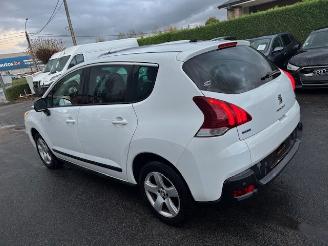 krockskadad bil auto Peugeot 3008  2015/10