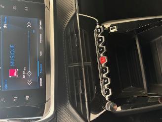 Peugeot 208 STYLE picture 10