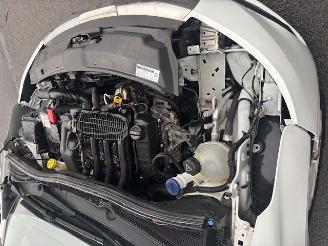 Peugeot 208  picture 11