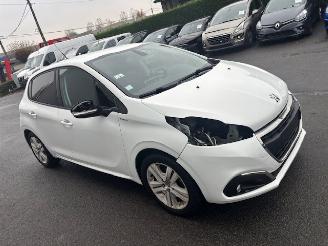 krockskadad bil auto Peugeot 208  2018/8