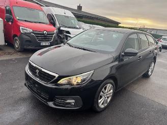 skadebil auto Peugeot 308 AUTOMAAT 2019/6