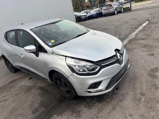 Coche accidentado Renault Clio  2017/12