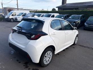 Schadeauto Toyota Yaris HYBRID 2021/12