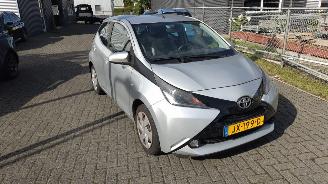  Toyota Aygo 1.0 VVT-i x-play weinig schade gewoon rijdbaar 2016/1