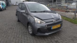 Vaurioauto  passenger cars Hyundai I-10 1.0i Comfort deluxe 17000 km mooie auto! 2018/1