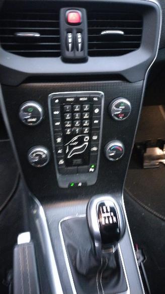 Volvo V-40 v-40 D2 2.0 diesel R-design 80.000 km Nieuwe auto!!!! Supermooi! picture 17