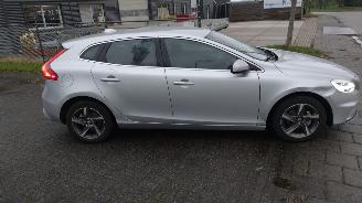 Volvo V-40 v-40 D2 2.0 diesel R-design 80.000 km Nieuwe auto!!!! Supermooi! picture 8